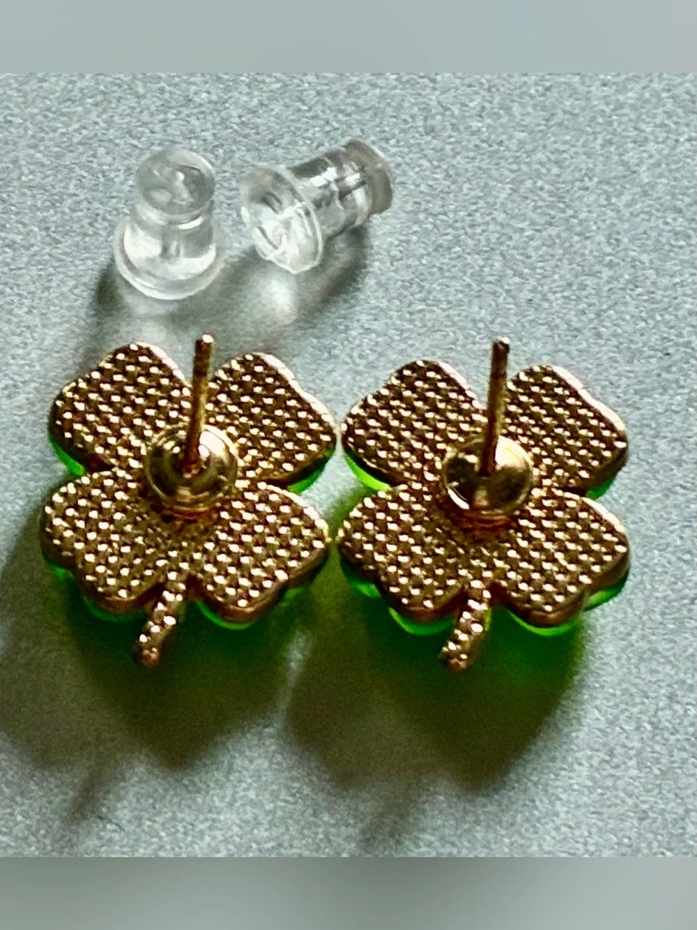 🍀 Green Lucky Four-Leaf Clover Stud Earrings with Gold-Tone - Picture 4 of 6